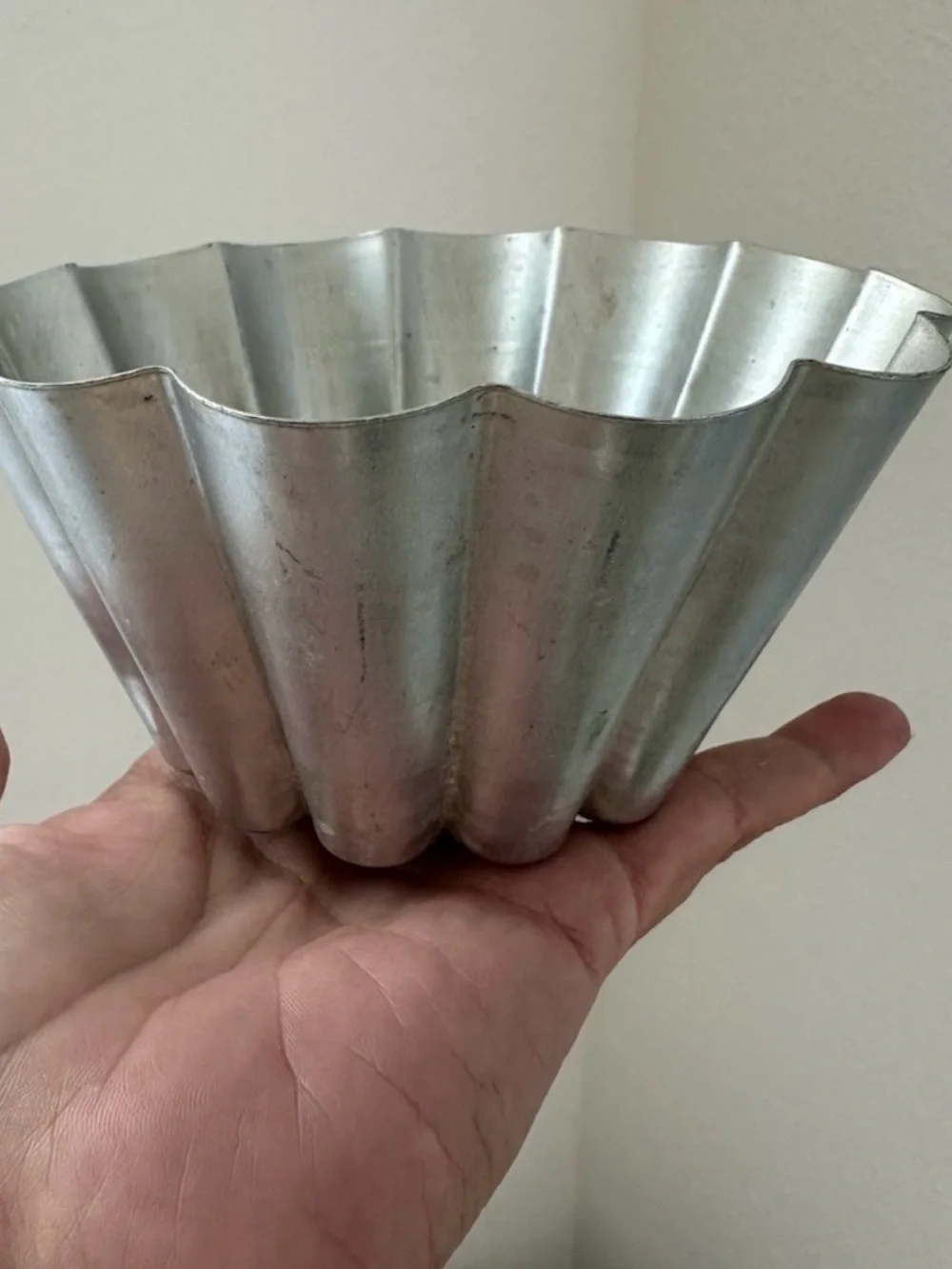 Small Vintage Aluminum Fluted Cake Or Lrg Cupcake Type Pan 5